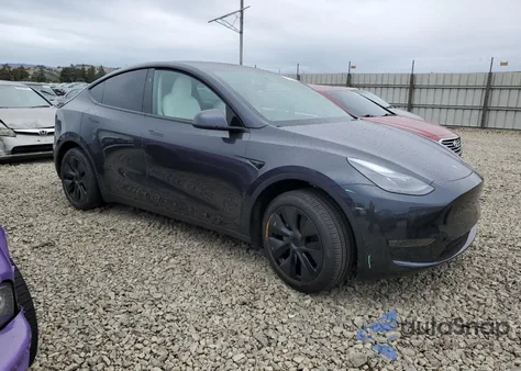 2025 Tesla Model Y z USA, uszkodzony, nr VIN 7SAYGDED3SF280036